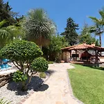 Amarilia House